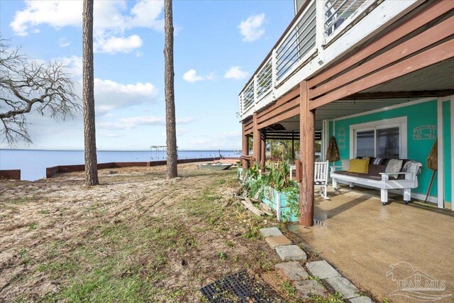 view of yard with a water view