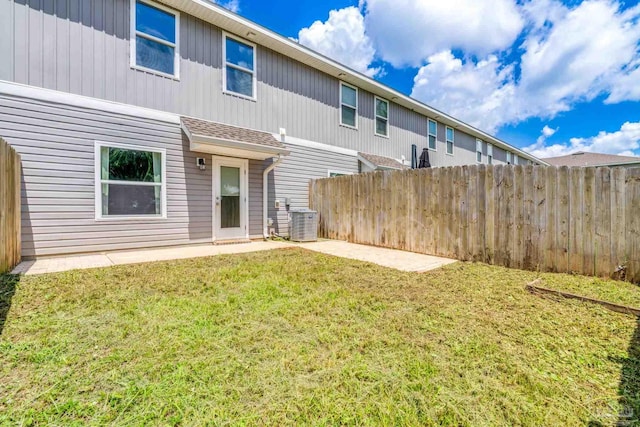 6004 Royal Port Ct, Pensacola, FL 32526 - rear view of property featuring a patio area and roof with shingles