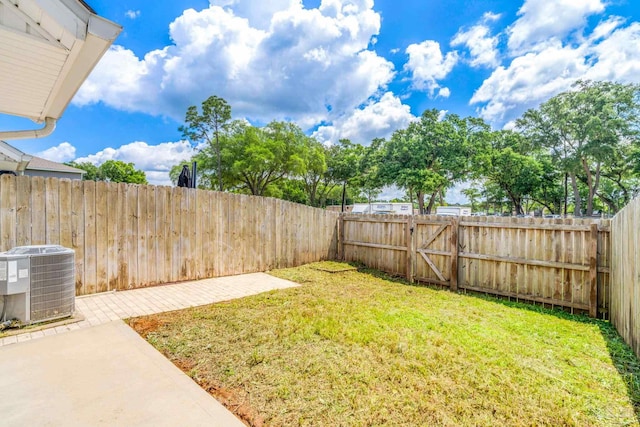6004 Royal Port Ct, Pensacola, FL 32526 - fenced backyard with a patio