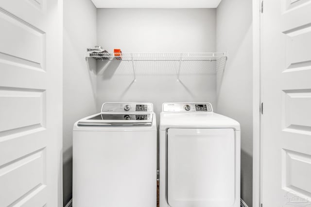 6004 Royal Port Ct, Pensacola, FL 32526 - laundry room featuring washer and clothes dryer