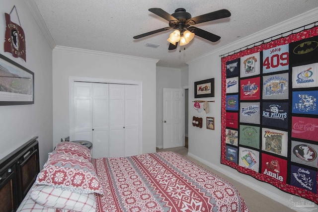 bedroom featuring ceiling fan, ornamental molding, a textured ceiling, carpet floors, and a closet