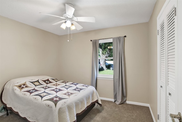 bedroom featuring a ceiling fan, baseboards, carpet floors, and a closet