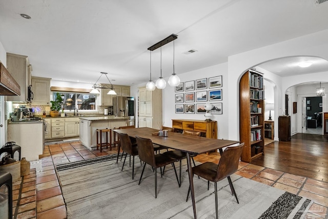 dining area featuring sink and light tile patterned floors