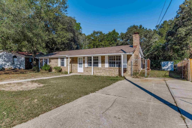 ranch-style home featuring a front yard