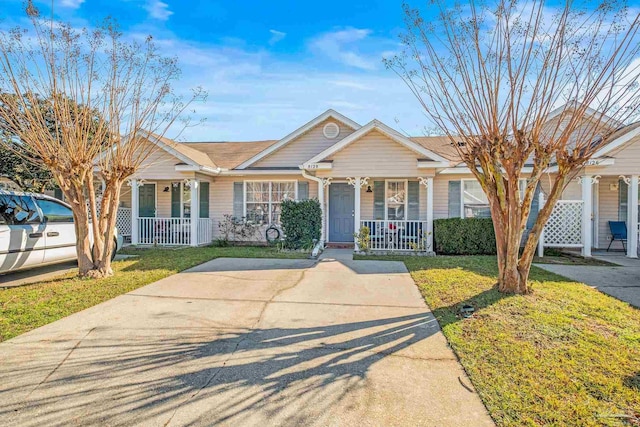 ranch-style home featuring a porch and a front yard