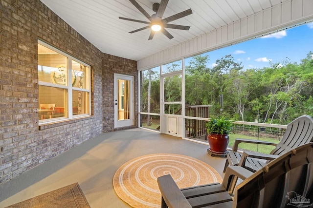 sunroom featuring ceiling fan