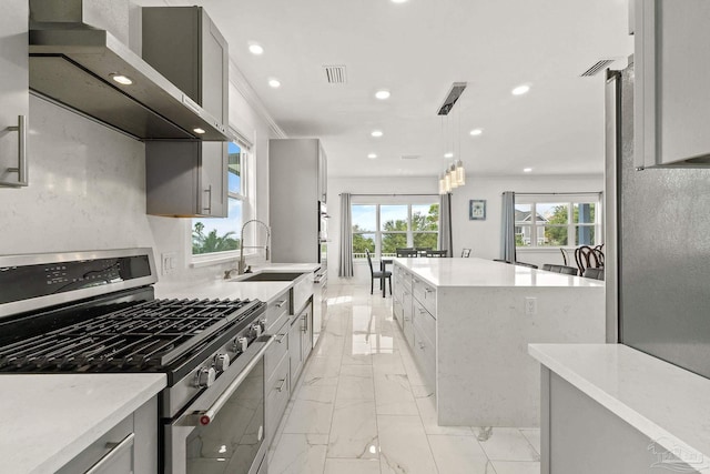 kitchen with light tile patterned flooring, a kitchen island, stainless steel appliances, and gray cabinets