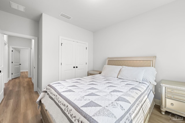 3041 Mountain Laurel Trl, Cantonment, FL 32533 - bedroom featuring visible vents, baseboards, wood finished floors, and a closet