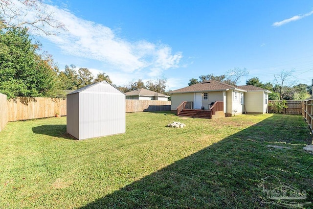 view of yard featuring a storage shed