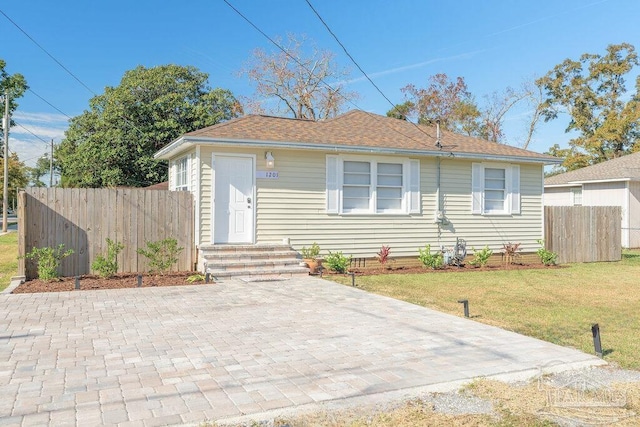 bungalow-style home featuring a front yard