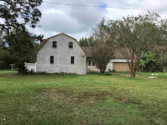 view of side of property featuring a lawn