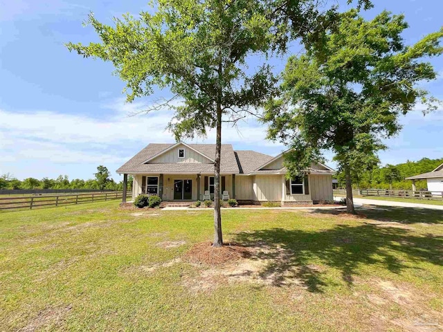 view of front facade featuring covered porch, a front lawn, and fence