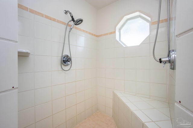 bathroom featuring tiled shower