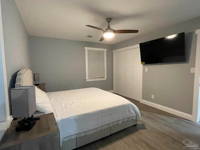 bedroom featuring hardwood / wood-style floors, a closet, and ceiling fan