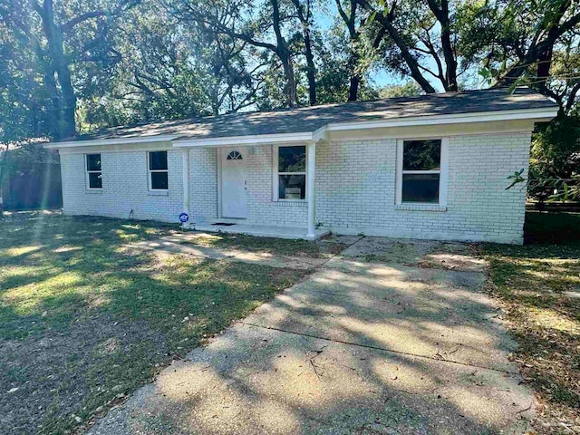 view of front of home with a front lawn