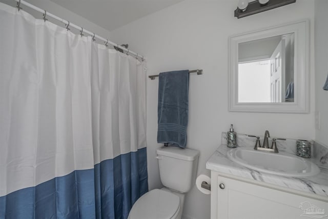 bathroom featuring a shower with curtain, vanity, and toilet