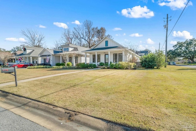 view of front facade featuring a front yard