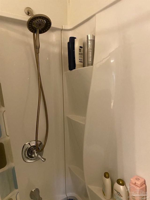 details featuring shower / bath combination