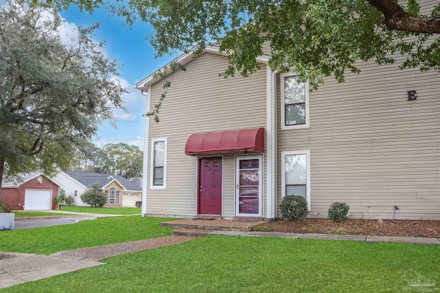 view of front of home featuring a garage and a front yard