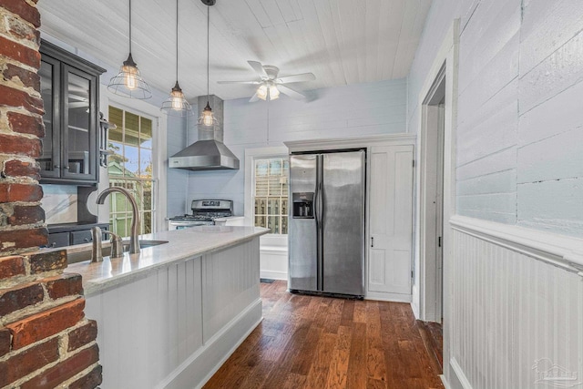 kitchen featuring sink, dark hardwood / wood-style flooring, pendant lighting, ceiling fan, and stainless steel appliances