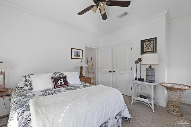 bedroom with visible vents, ornamental molding, carpet flooring, ceiling fan, and baseboards