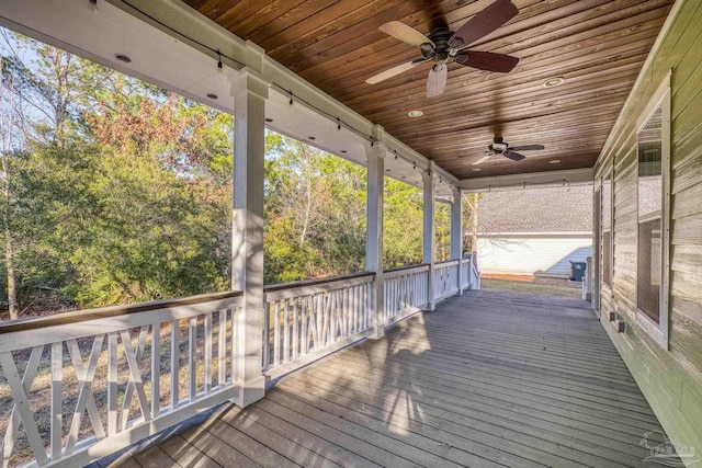 deck with ceiling fan