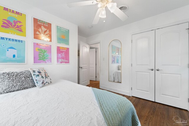 bedroom with ceiling fan, dark hardwood / wood-style floors, and a closet