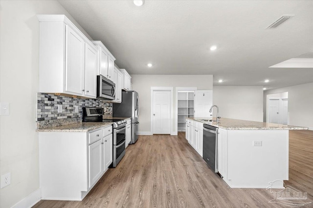 10826 Blacktail Loop, Pensacola, FL 32526 - kitchen with appliances with stainless steel finishes, a sink, light wood-style flooring, baseboards, and recessed lighting