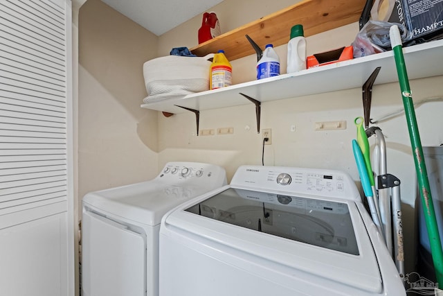 clothes washing area with laundry area and independent washer and dryer