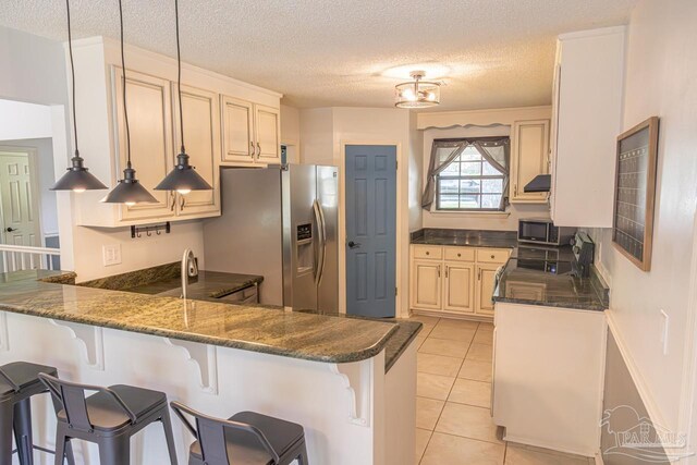 10129 Huntsman Path, Pensacola, FL 32514 - kitchen with a kitchen breakfast bar, stainless steel appliances, a peninsula, and a textured ceiling