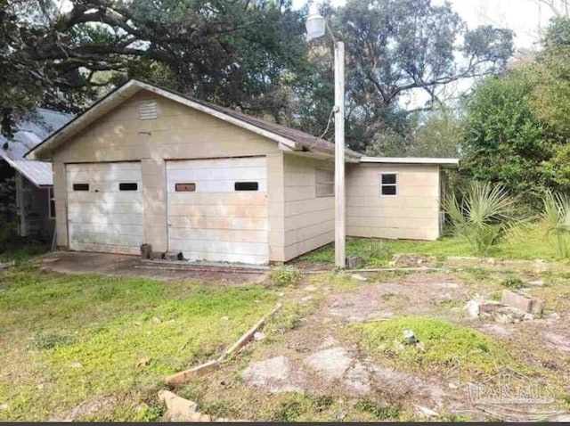 view of detached garage