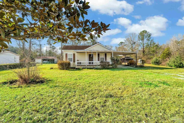 view of front facade with covered porch, a carport, and a front yard