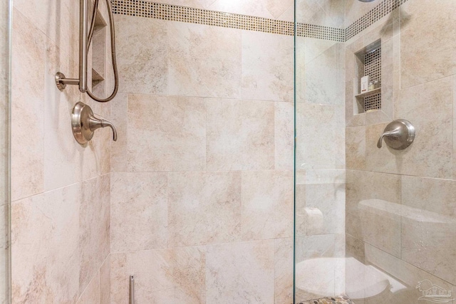 bathroom featuring tiled shower