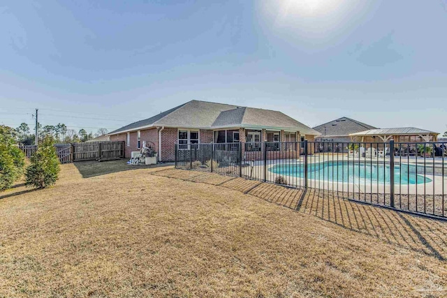 view of swimming pool featuring a lawn