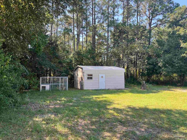 view of yard with a shed