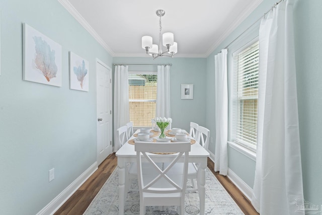 dining space featuring crown molding, dark hardwood / wood-style flooring, and a notable chandelier