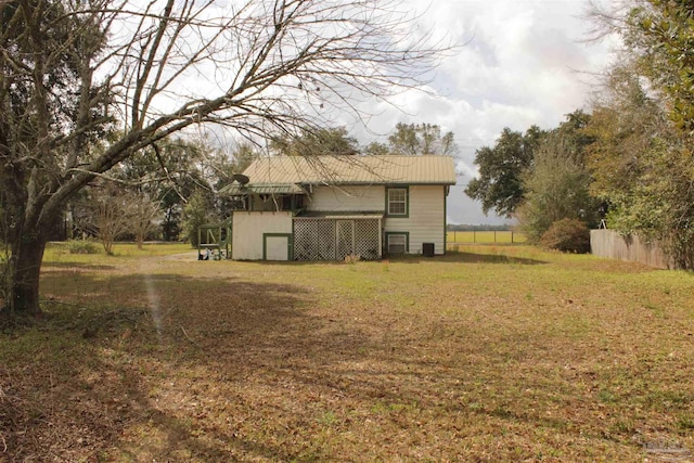 view of yard with an outbuilding and fence