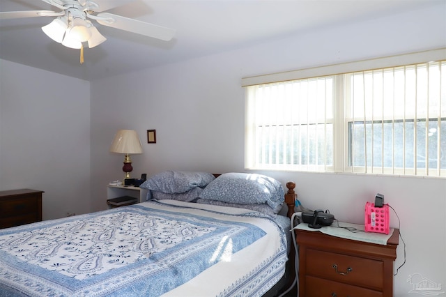 bedroom with ceiling fan