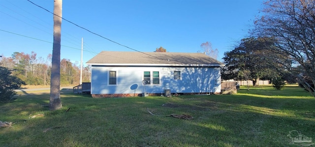 rear view of house featuring a lawn