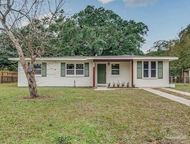 single story home featuring a front yard