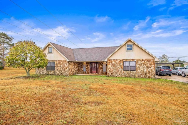 view of front of house featuring a front yard