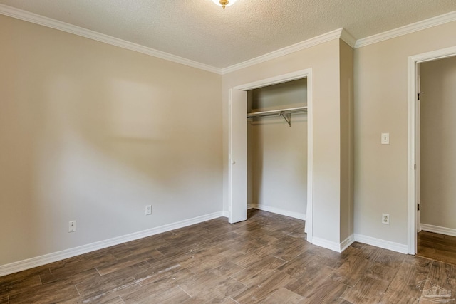 unfurnished bedroom featuring ornamental molding, a textured ceiling, wood-type flooring, and a closet