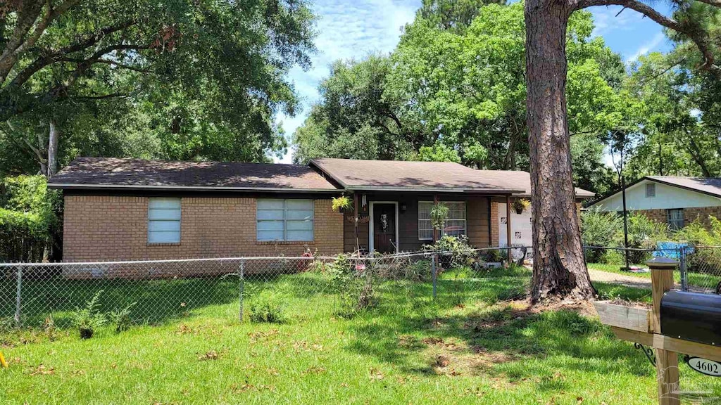 ranch-style home featuring a front yard