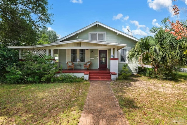 view of front of house featuring a front lawn and covered porch