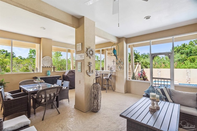 sunroom with ceiling fan