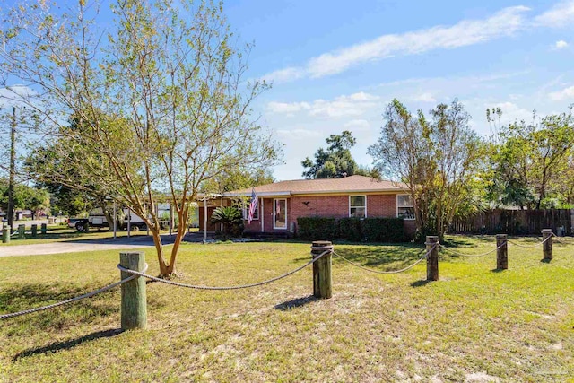 single story home with a front lawn