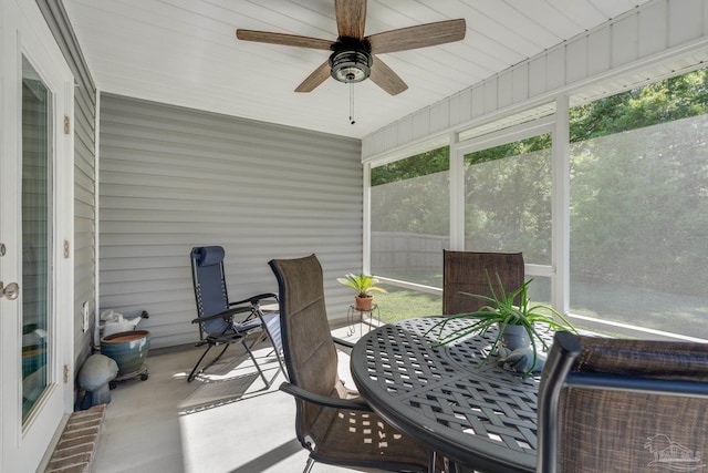 sunroom with outdoor dining area and ceiling fan