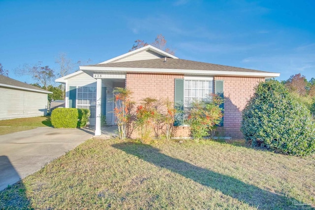 view of front facade with a front yard