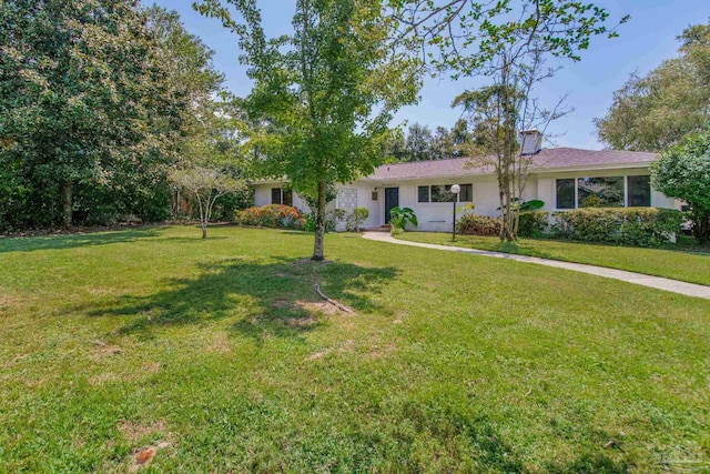 single story home with a front yard