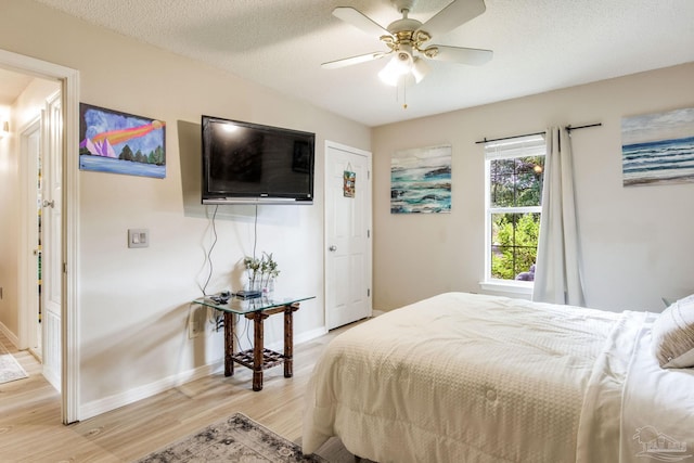 2661 Avenida De Sol, Navarre, FL 32566 - bedroom with light wood-style flooring, ceiling fan, and a textured ceiling
